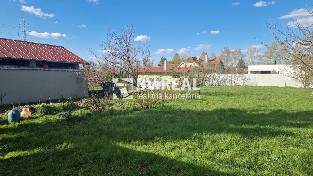BV REAL Predaj rodinný dom a pozemok 1359 m2 Bystričany FM2404