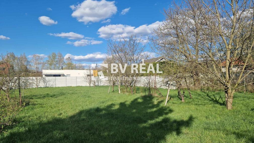 BV REAL Predaj rodinný dom a pozemok 1359 m2 Bystričany FM2404