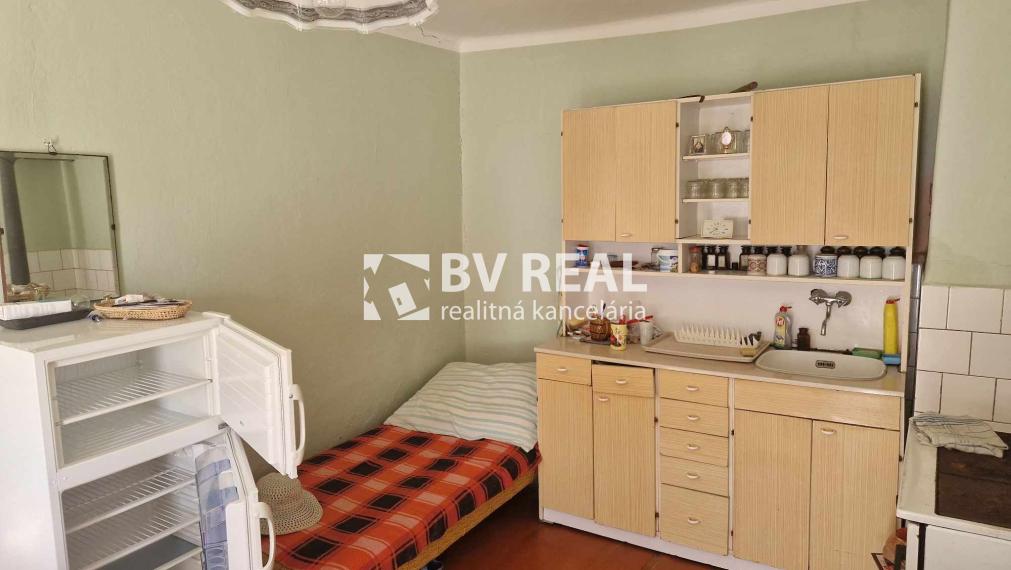 BV REAL Predaj rodinný dom a pozemok 1359 m2 Bystričany FM2404