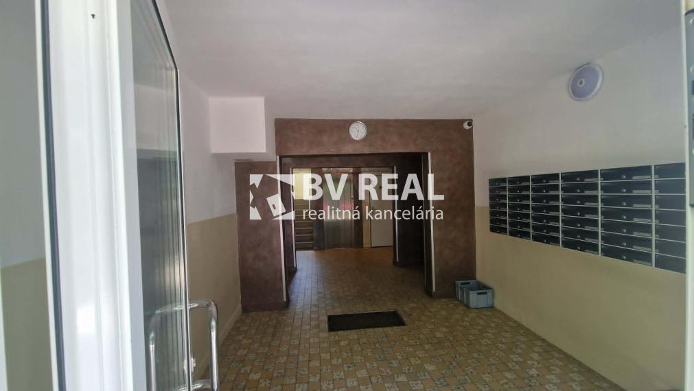 REZERVOVANÉ BV REAL Na predaj 1 izbový byt Prievidza FM2457