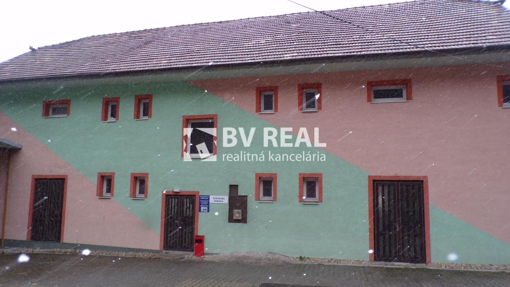 BV REAL Na prenájom komerčný priestor Handlová FM1628