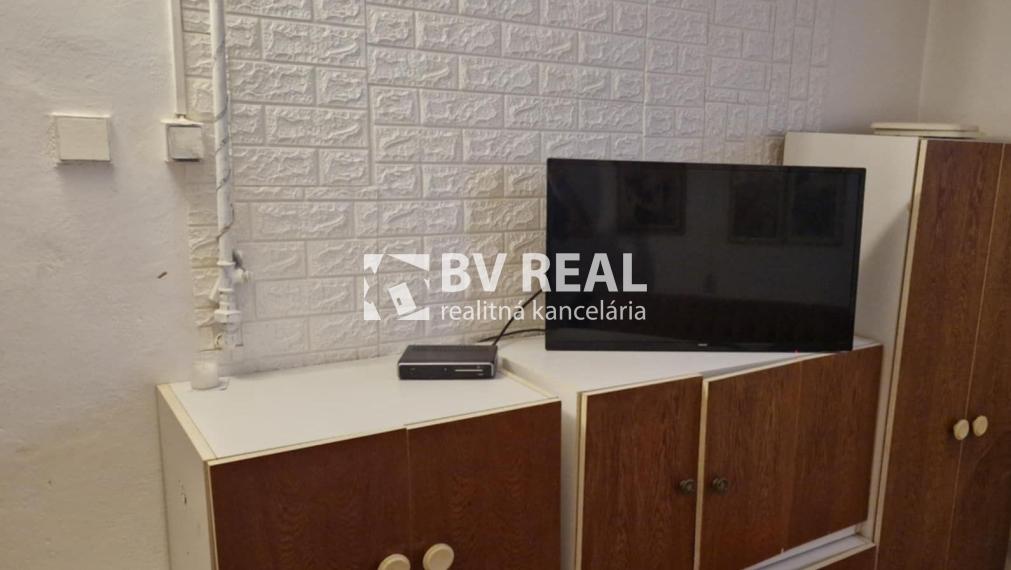 BV REAL Na prenájom byt v rodinnom dome Prievidza FM2228