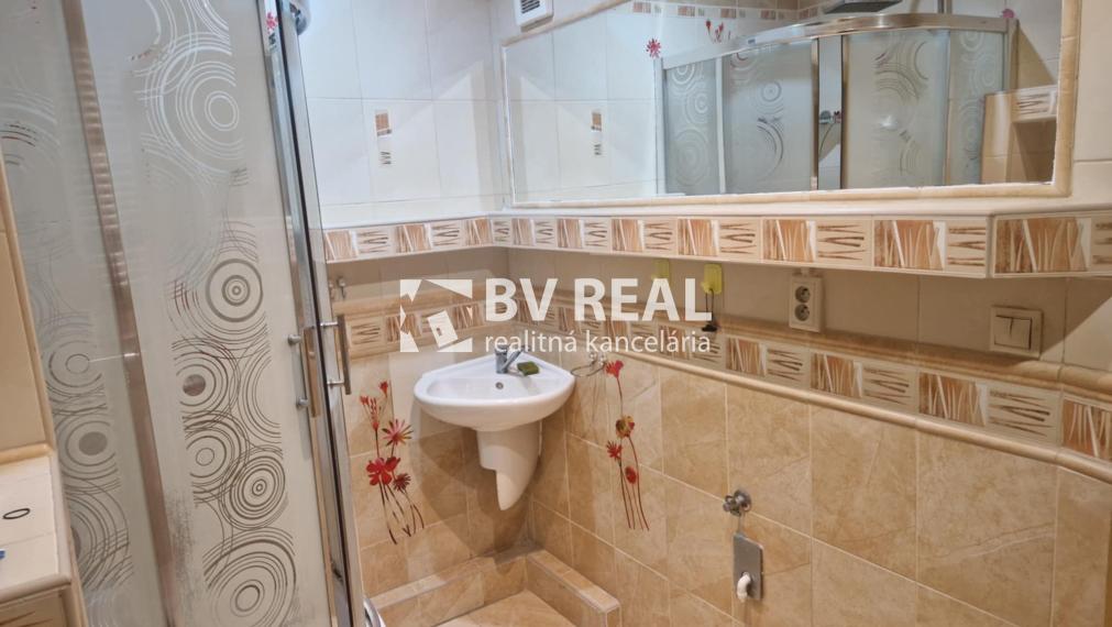 BV REAL Na predaj 4 izbový byt Handlová FM2419