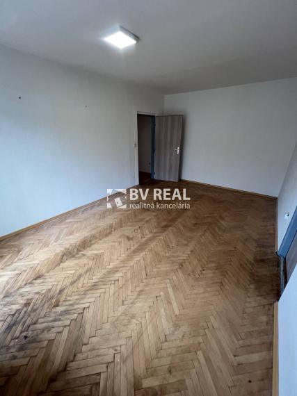 BV REAL Na predaj 3 izbový byt Handlová FM2453