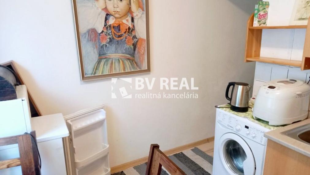 BV REAL Na prenájom 1 izbový byt Prievidza FM2243