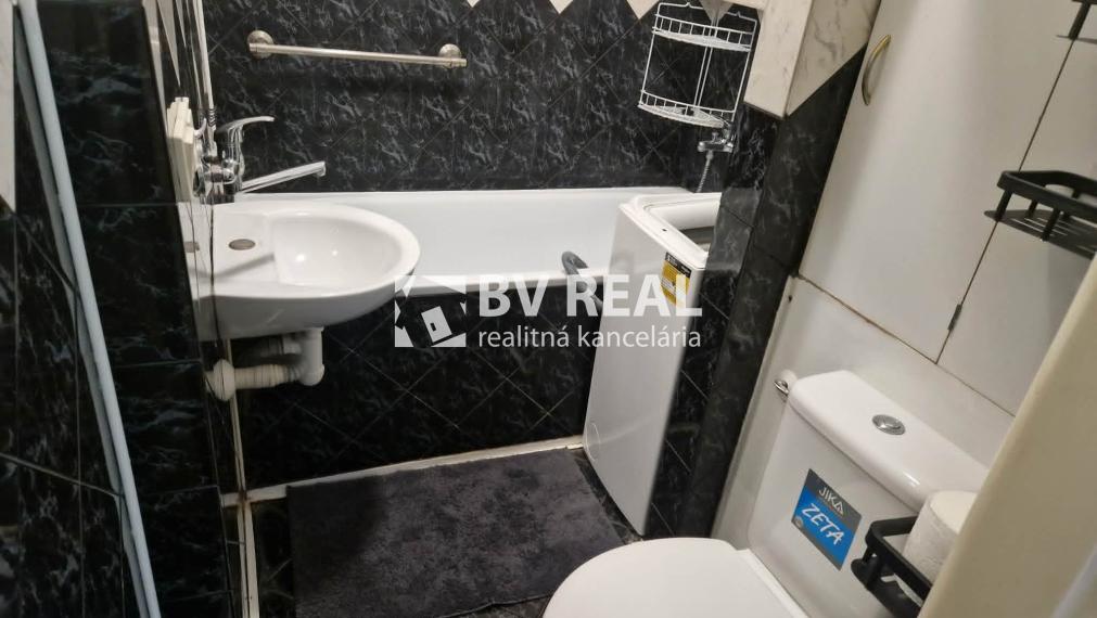 BV REAL Na prenájom zariadený 2 izbový byt Prievidza FM2472