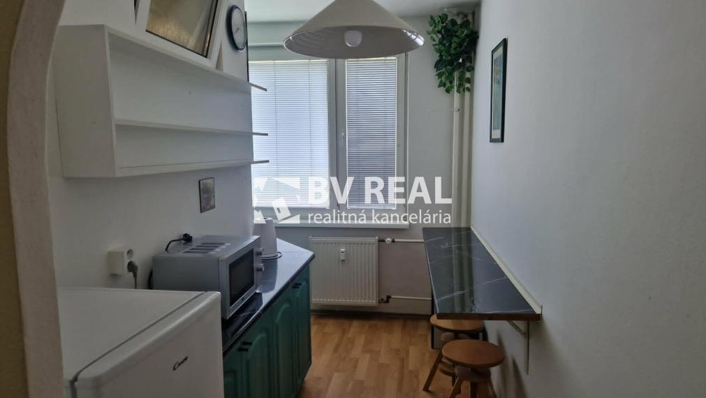BV REAL Na prenájom zariadený 2 izbový byt Prievidza FM2472