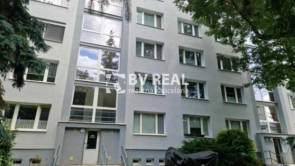 BV REAL Na prenájom zariadený 2 izbový byt Prievidza FM2472