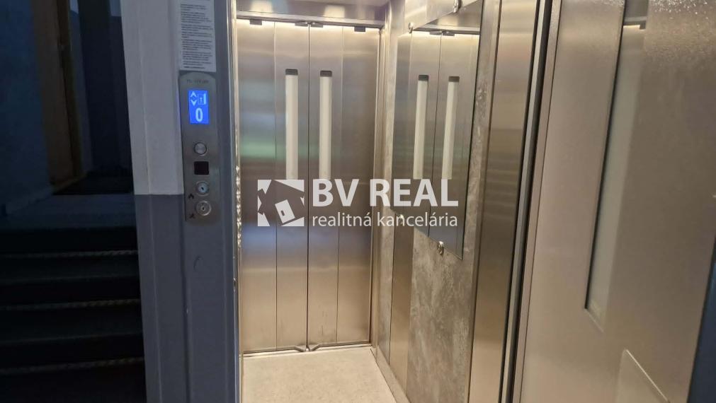 BV REAL Na prenájom zariadený 2 izbový byt Prievidza FM2472