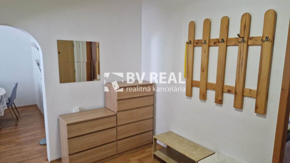 BV REAL Na prenájom zariadený 2 izbový byt Prievidza FM2472