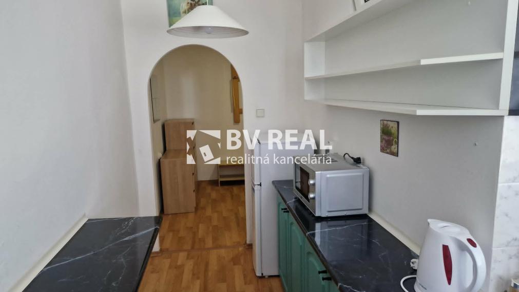 BV REAL Na prenájom zariadený 2 izbový byt Prievidza FM2472