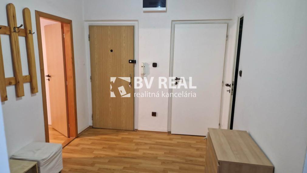 BV REAL Na prenájom zariadený 2 izbový byt Prievidza FM2472