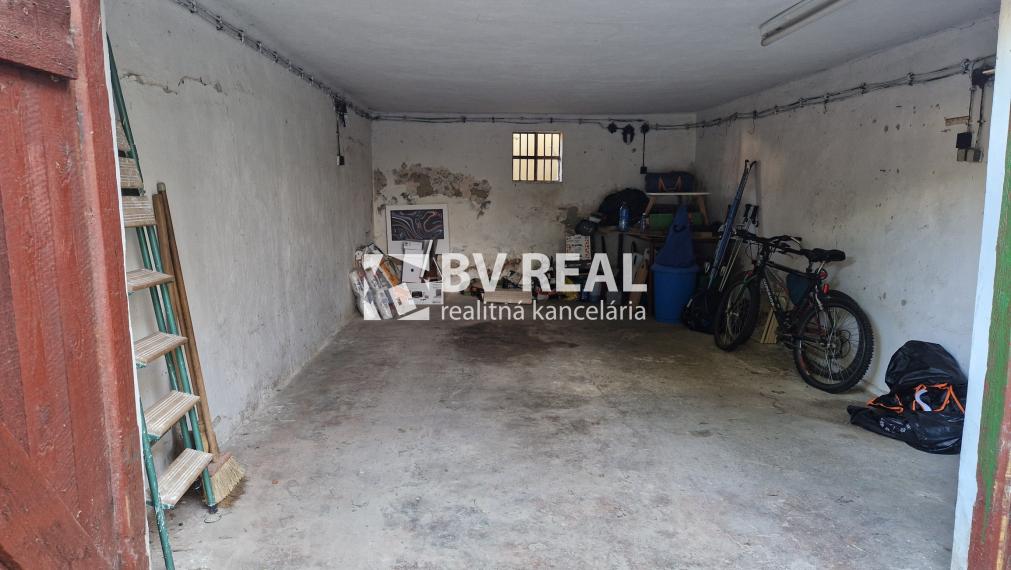 BV REAL Na predaj garáž 28 m2 s elektrikou Handlová FM2478