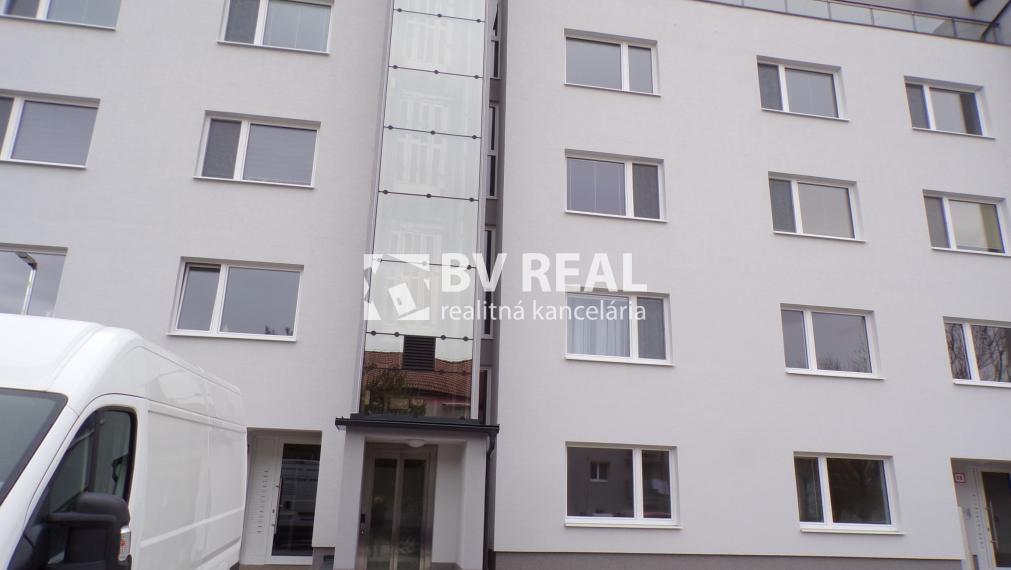BV REAL Na prenájom 1 izbový byt v novostavbe Nováky FM2225