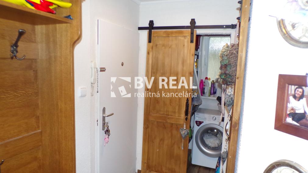 BV REAL Na predaj veľkometrážny 2 izbový byt Handlová FM2487