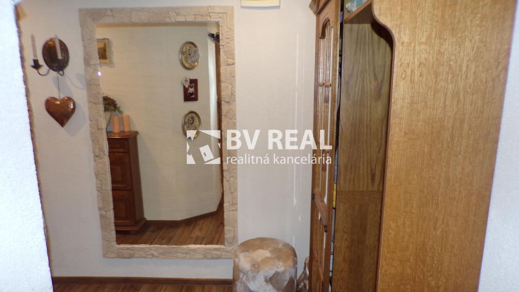 BV REAL Na predaj veľkometrážny 2 izbový byt Handlová FM2487