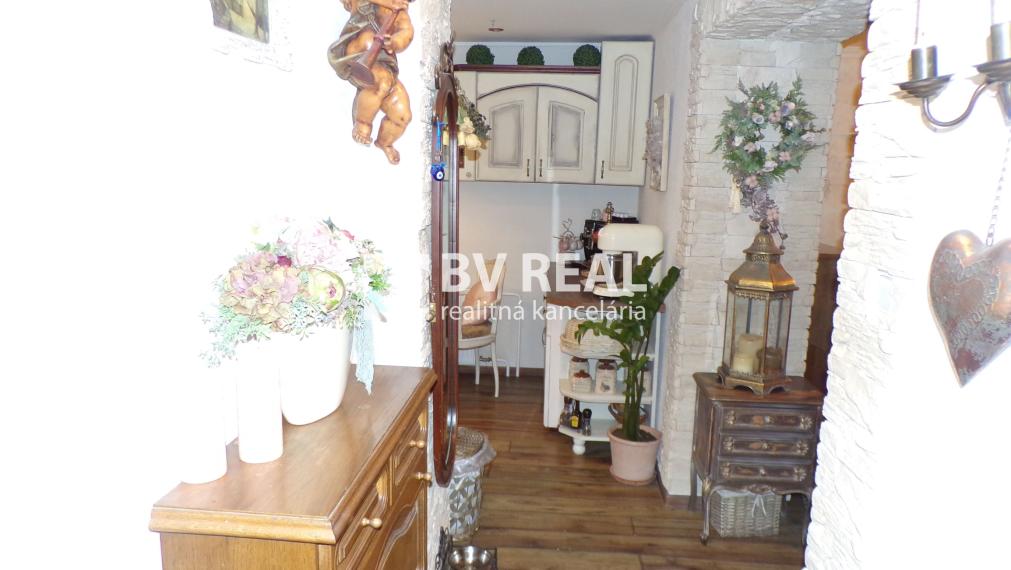 BV REAL Na predaj veľkometrážny 2 izbový byt Handlová FM2487