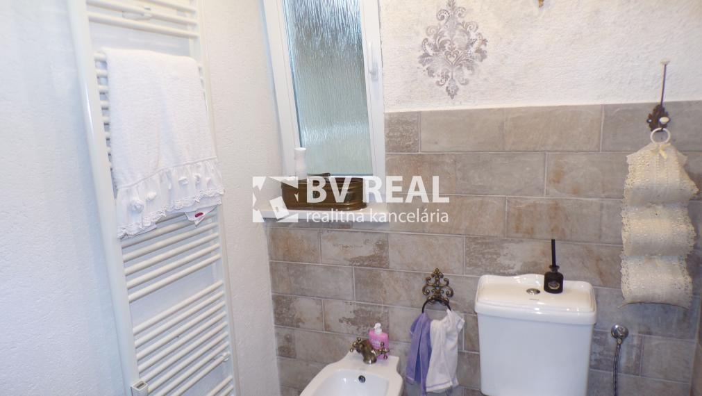 BV REAL Na predaj veľkometrážny 2 izbový byt Handlová FM2487