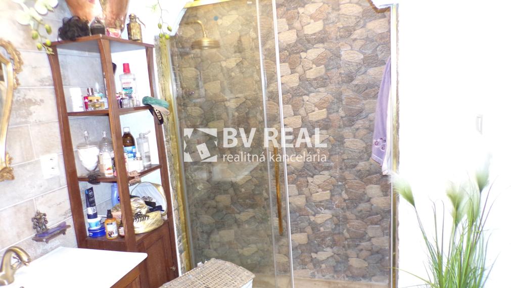 BV REAL Na predaj veľkometrážny 2 izbový byt Handlová FM2487