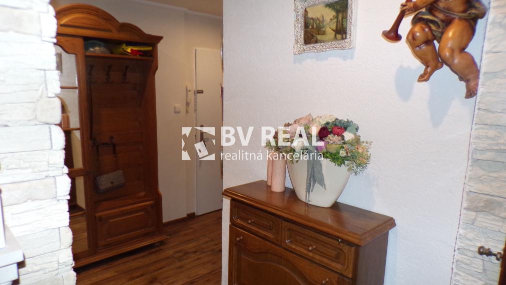 BV REAL Na predaj veľkometrážny 2 izbový byt Handlová FM2487