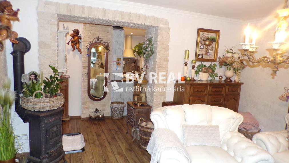 BV REAL Na predaj veľkometrážny 2 izbový byt Handlová FM2487