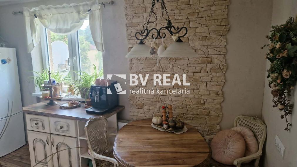 BV REAL Na predaj veľkometrážny 2 izbový byt Handlová FM2487