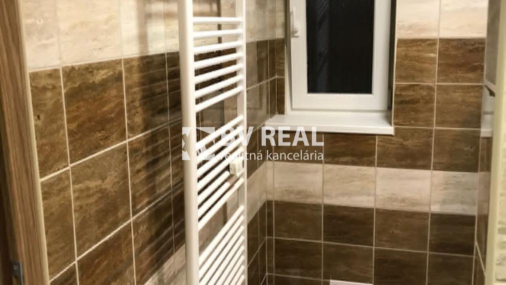 BV REAL Na predaj zre2 izbový byt Handlová FM2488