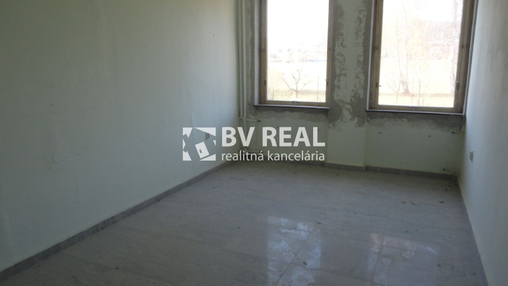 BV REAL na predaj administratívna budova Bojnice FM2259