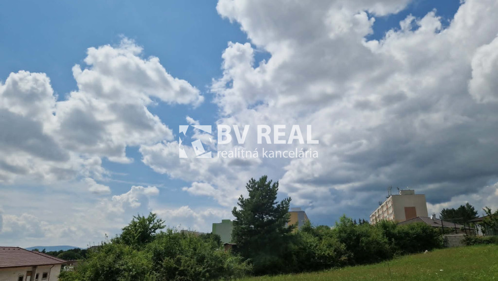 BV REAL Na predaj pozemok na rodinný dom Prievidza FM2493