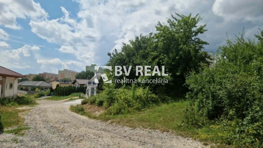 BV REAL Na predaj pozemok na rodinný dom Prievidza FM2493