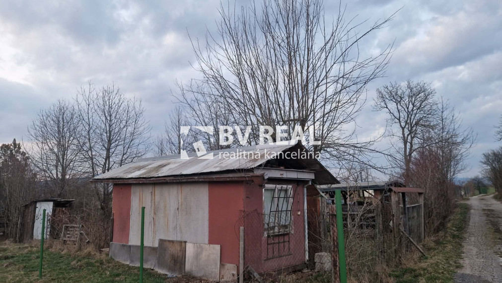 BV REAL Na prenájom pozemok s chatkou obec Koš okres Prievidza FM2444