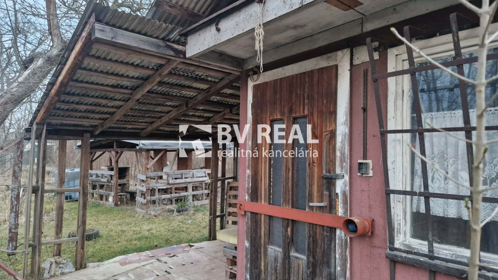 BV REAL Na prenájom pozemok s chatkou obec Koš okres Prievidza FM2444