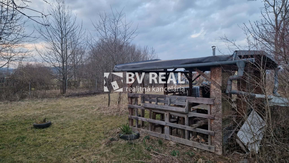 BV REAL Na prenájom pozemok s chatkou obec Koš okres Prievidza FM2444