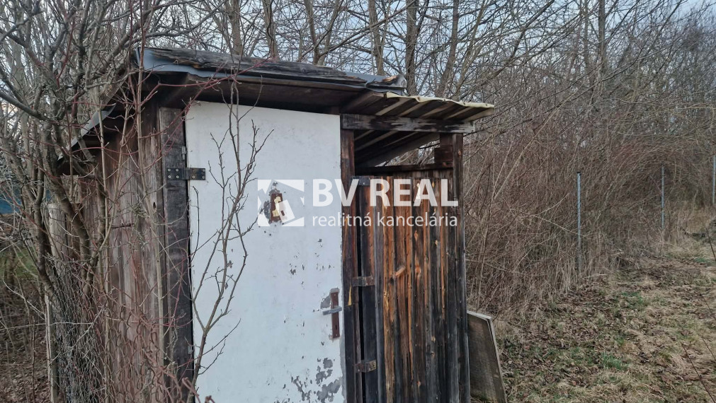 BV REAL Na prenájom pozemok s chatkou obec Koš okres Prievidza FM2444