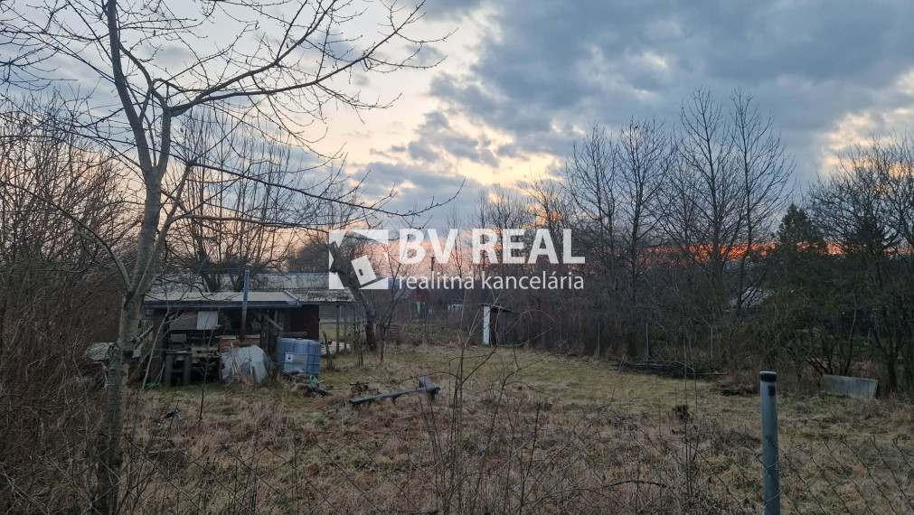 BV REAL Na prenájom pozemok s chatkou obec Koš okres Prievidza FM2444