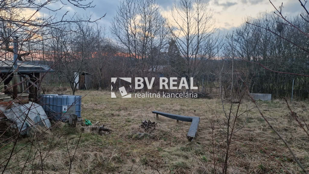 BV REAL Na prenájom pozemok s chatkou obec Koš okres Prievidza FM2444