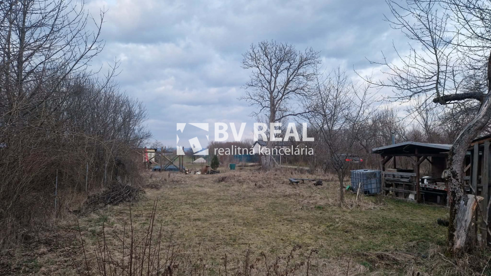 BV REAL Na prenájom pozemok s chatkou obec Koš okres Prievidza FM2444