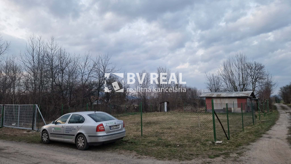 BV REAL Na prenájom pozemok s chatkou obec Koš okres Prievidza FM2444