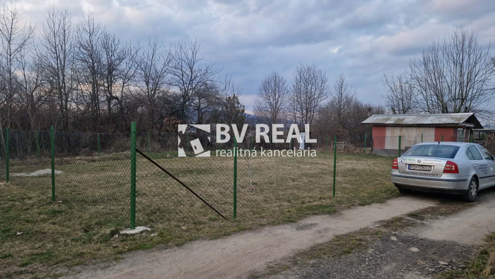 BV REAL Na prenájom pozemok s chatkou obec Koš okres Prievidza FM2444