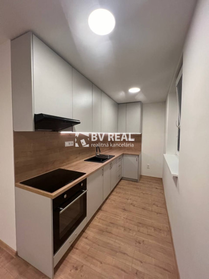 BV REAL Na predaj prerobený 2 izbový byt Handlová FM2495