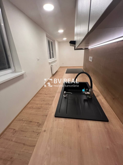BV REAL Na predaj prerobený 2 izbový byt Handlová FM2495