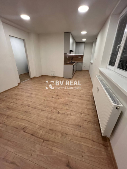 BV REAL Na predaj prerobený 2 izbový byt Handlová FM2495