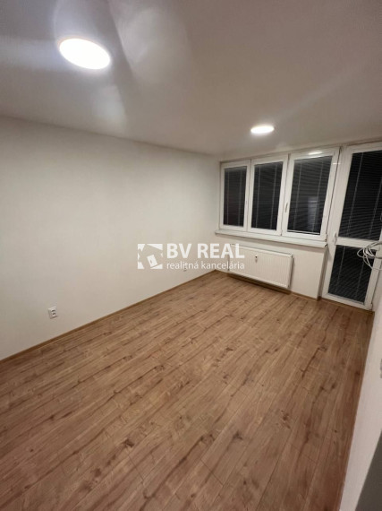 BV REAL Na predaj prerobený 2 izbový byt Handlová FM2495