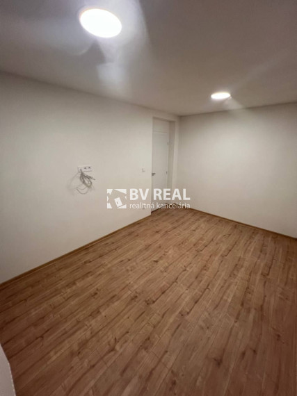 BV REAL Na predaj prerobený 2 izbový byt Handlová FM2495