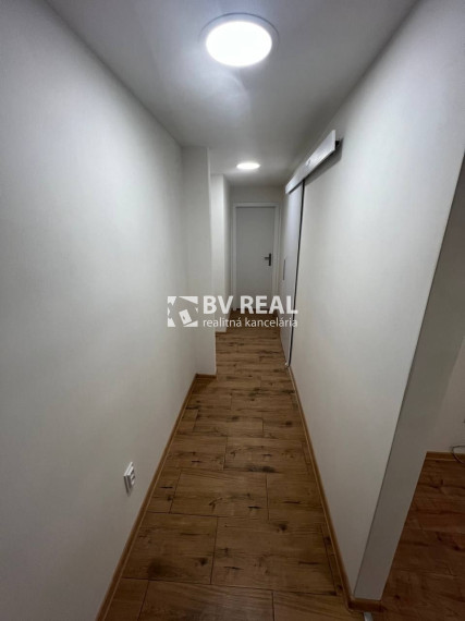 BV REAL Na predaj prerobený 2 izbový byt Handlová FM2495