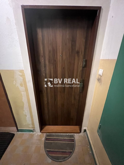 BV REAL Na predaj prerobený 2 izbový byt Handlová FM2495