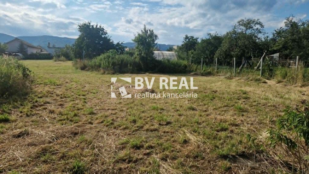 BV REAL Na predaj stavebné pozemky Lazany FM2456