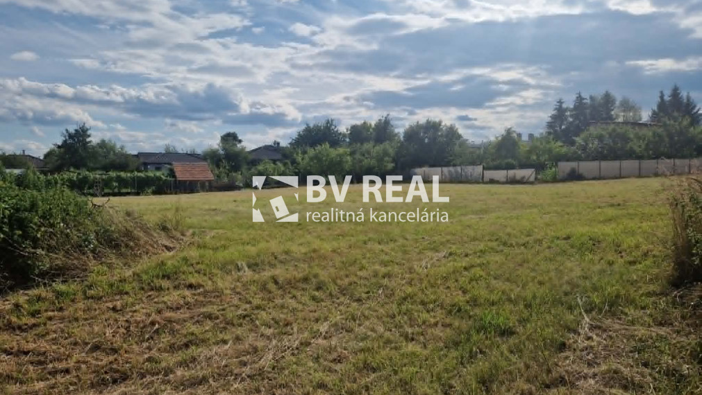 BV REAL Na predaj stavebné pozemky Lazany FM2456
