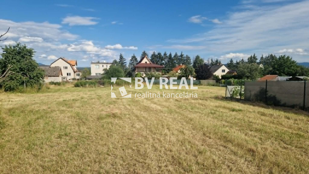 BV REAL Na predaj stavebné pozemky Lazany FM2456