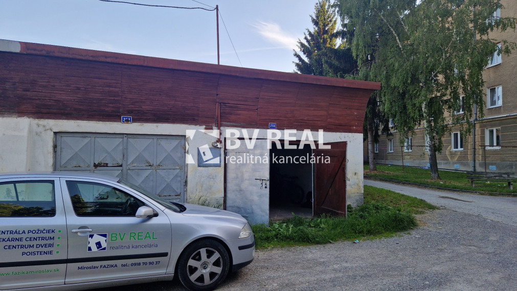 BV REAL Na predaj garáž 28 m2 s elektrikou Handlová FM2478
